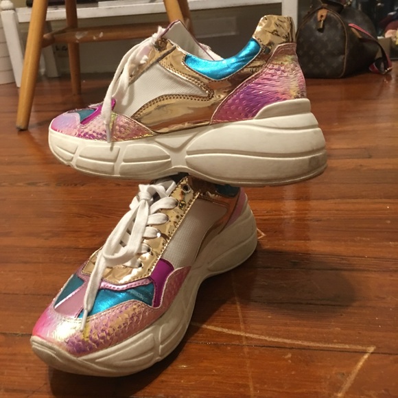 Steve Madden Merit Metallic Sneaker - Picture 3 of 6